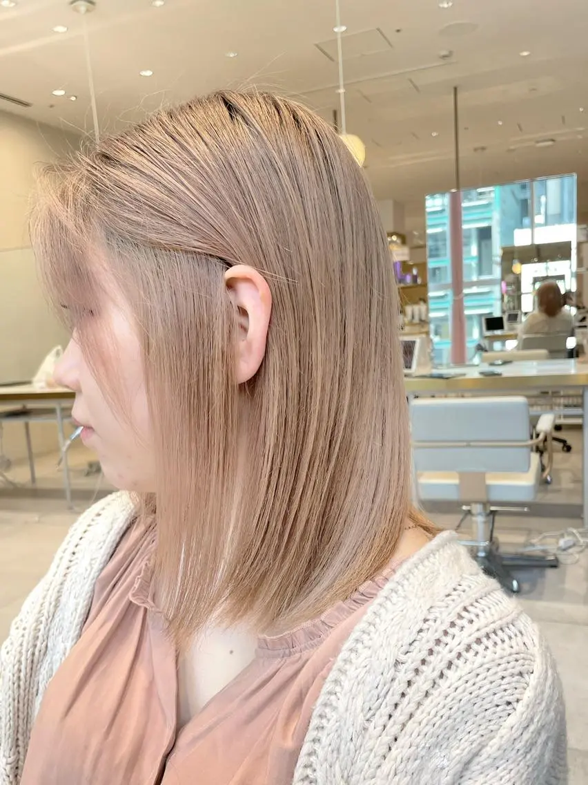 ミディアム カラー ベージュカラー 透明感カラー グレージュ ボブ ヘアカラー トリートメント ヘアセット レイヤー専門家 ダブルカラー修のヘアスタイル
