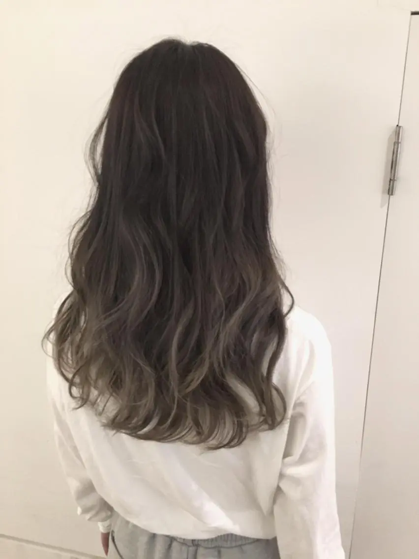 セミロング カラー イルミナカラー ハイトーンブリーチ 土坂 由志【京都】のヘアスタイル