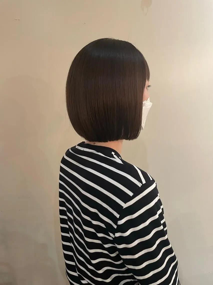 ショート アッシュ ボブ 平松 里穗のヘアスタイル