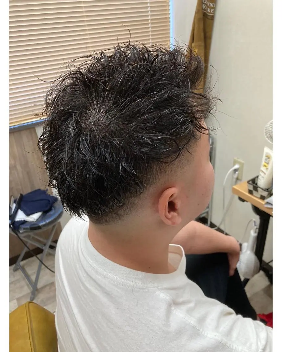 ショート パーマ メンズ フェードカット 松田 剛のヘアスタイル