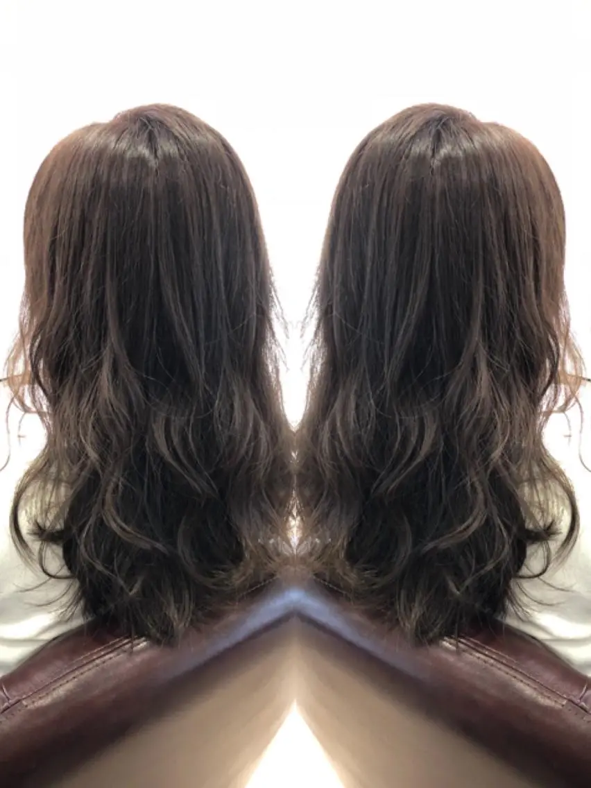 ロング カラー 新實 ゆりあのヘアスタイル