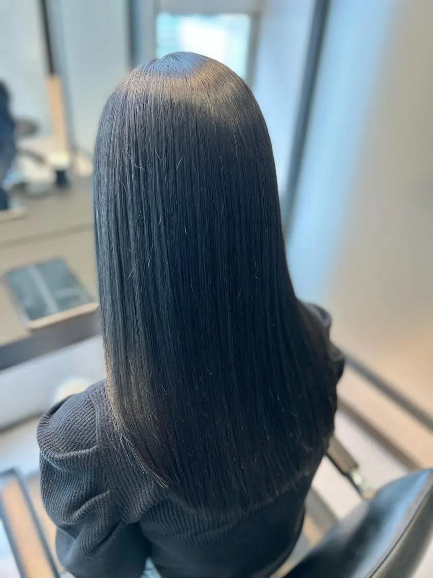 ロング カラー 黒髪 ブルーカラー ブルーブラック ブルージュ 縮毛矯正 縮毛矯正　野口 恵のヘアスタイル