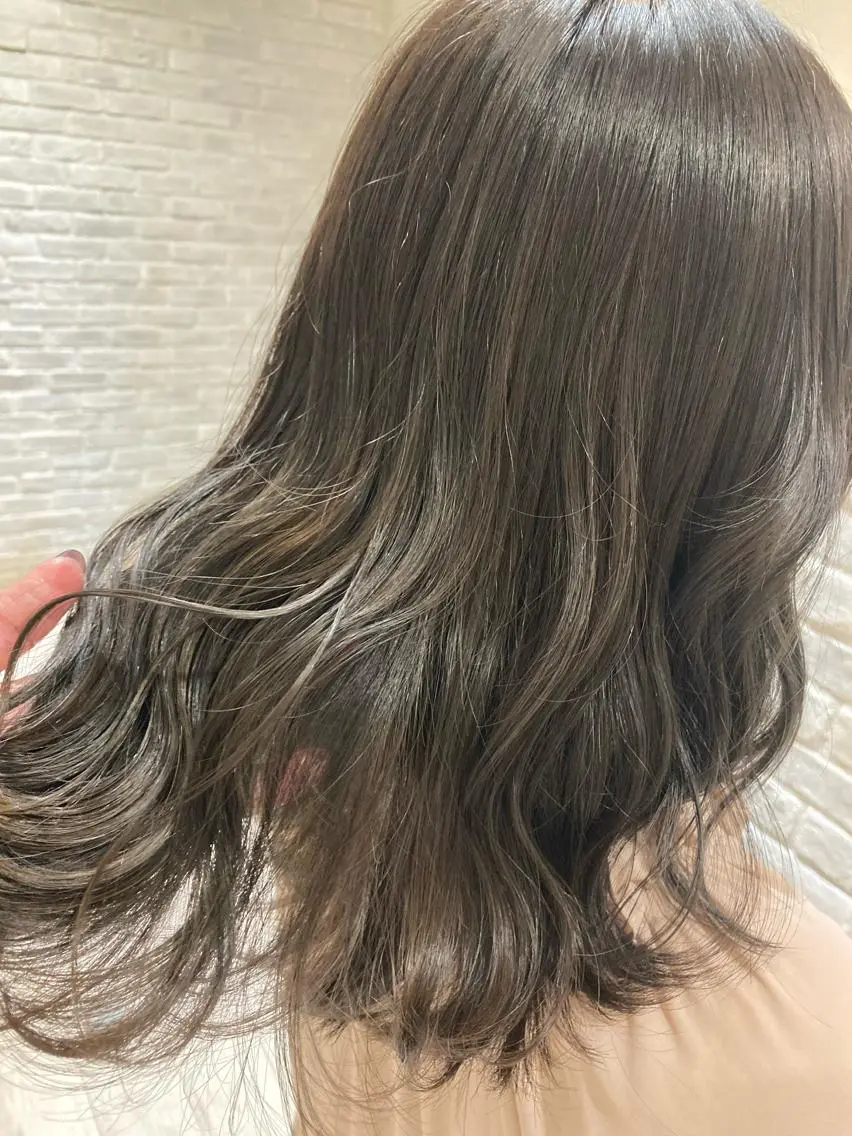セミロング カラー 曲がる縮毛矯正 LIBER 岩名のヘアスタイル
