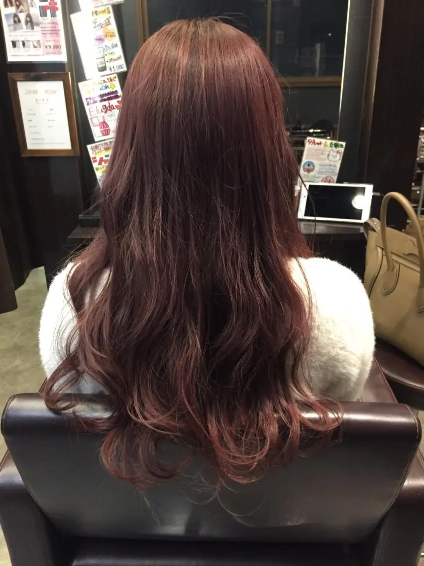 ロング 金澤 愛のヘアスタイル