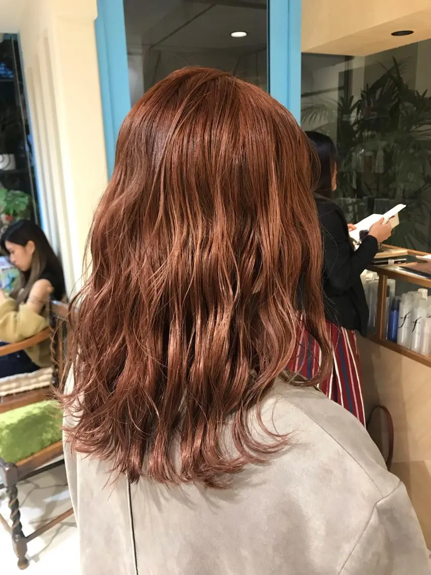 セミロング カラー ヘアカラー 三代 ゆりあのヘアスタイル
