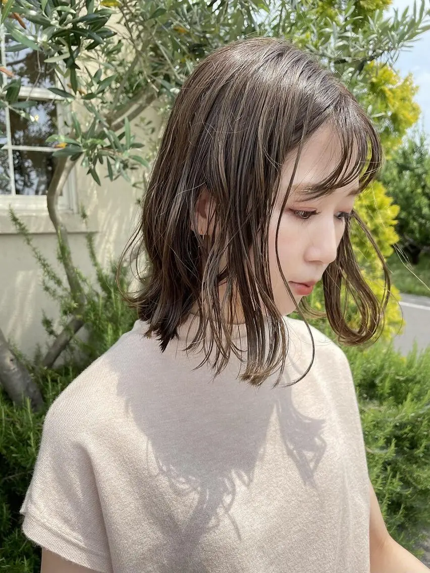 カラー セミロング カット ヘアカラー トリートメント 相川 ひなたのヘアスタイル