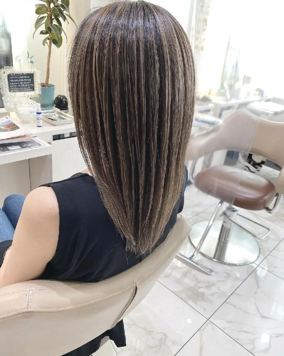 セミロング カラー ベージュカラー ハイライトカラー ハイライト ヘアカラー ＡＳＨ大宮/ブリーチ 髪質改善/カラーのヘアスタイル