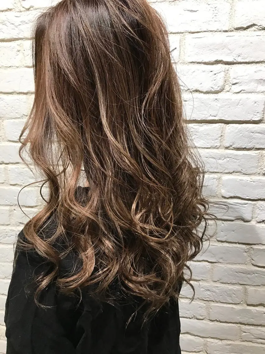 ロング カラー グラデーションカラー ハイライトカラー ハイライト Neale.♡ ROLA京橋のヘアスタイル