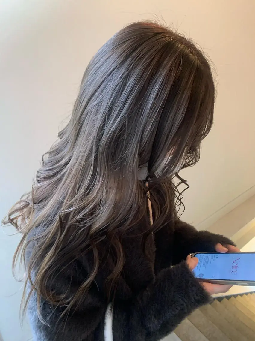 セミロング カラー カット ヘアカラー トリートメント 本間 結衣のヘアスタイル