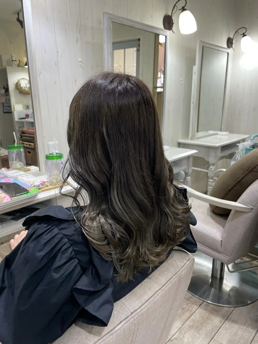 セミロング ネモトメイナ🌿 今月末で退職しますのヘアスタイル
