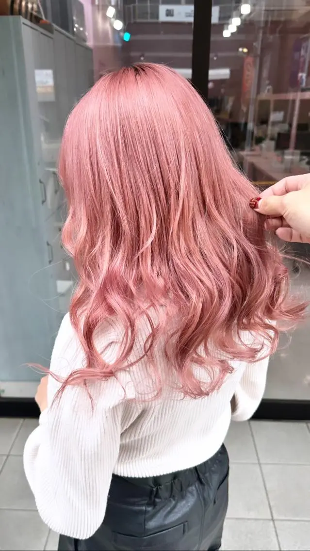 セミロング カラー ブリーチ特化🌈 MANATOのヘアスタイル