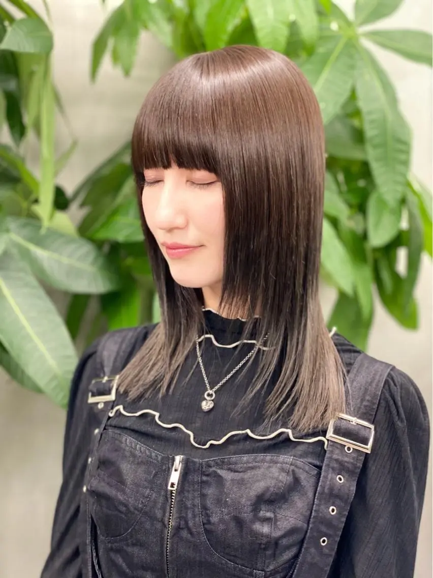 ミディアム アッシュ ボブ くびれヘア ハイライト レイヤーカット 原宿アンリ 山下卓也のヘアスタイル