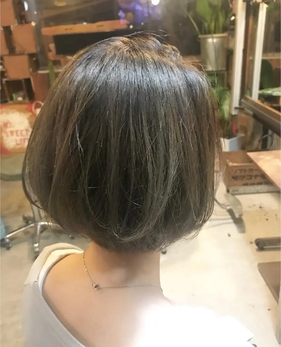 カラー ショートボブ グラデーションカラー グレージュ ハイライトカラー ボブ 玉木 育実のヘアスタイル