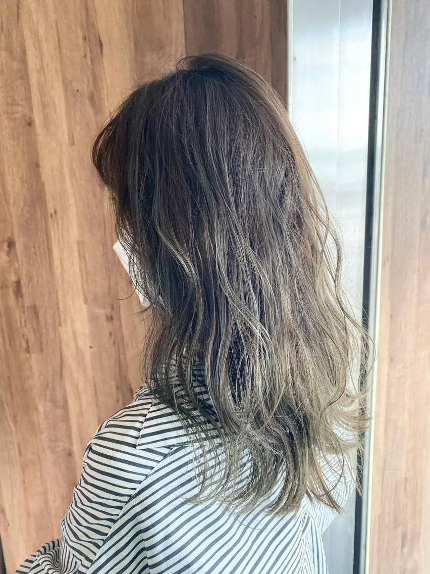 ロング アッシュ カット ヘアカラー トリートメント 【暗め透明感カラー】 【インナー】小島良太のヘアスタイル
