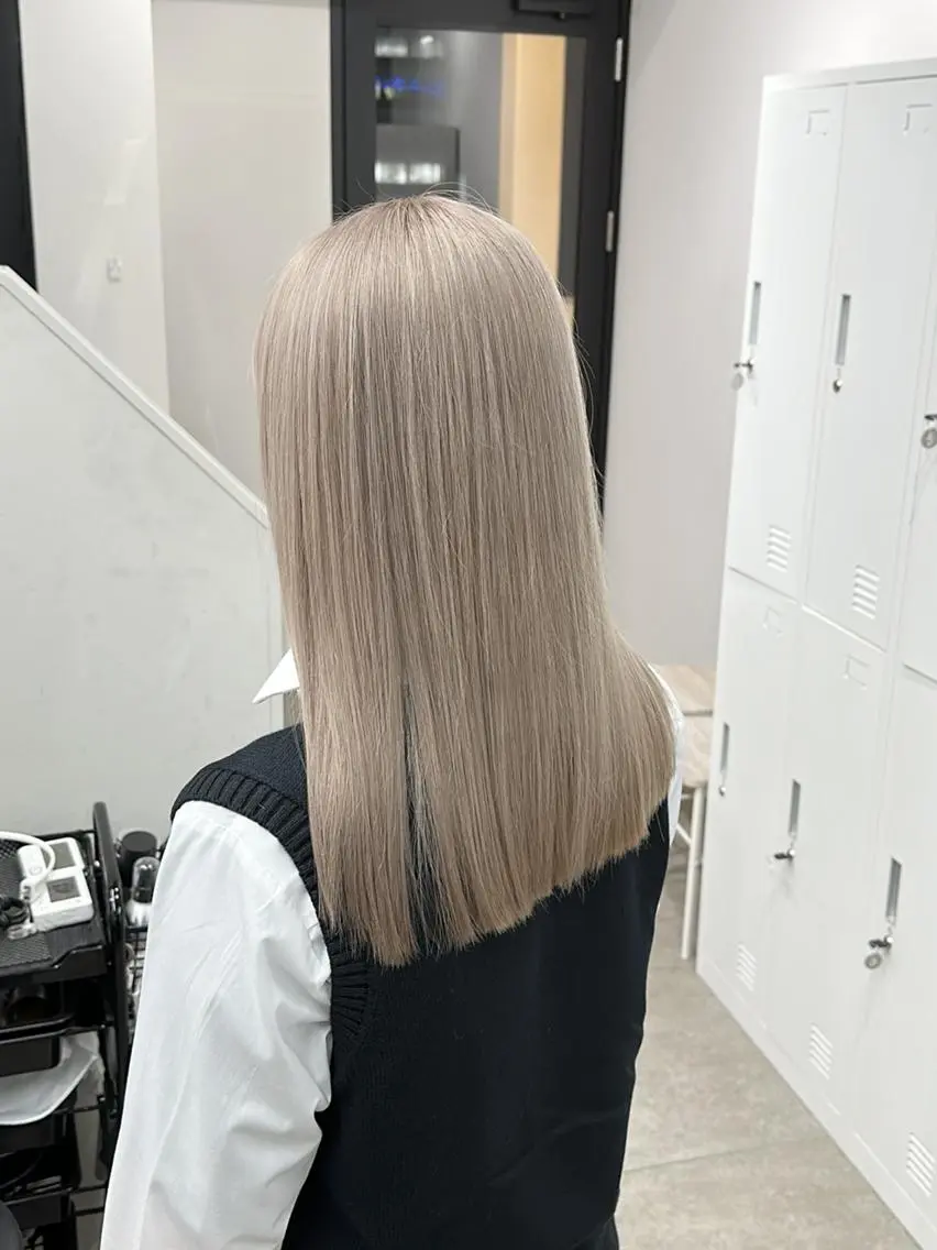 セミロング カラー ✨【公式】 juhl.横浜✨のヘアスタイル