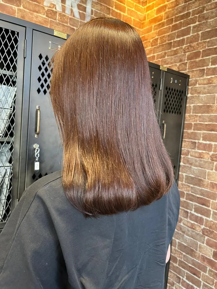 セミロング カラー パーマ ヘアアレンジ メンズ キッズ ネイル マツエク・マツパ アイブロウ メンズパーマ セミロングパーマ ブラウンカラー ケアカラー 透明感カラー 久木原 ゆりのヘアスタイル