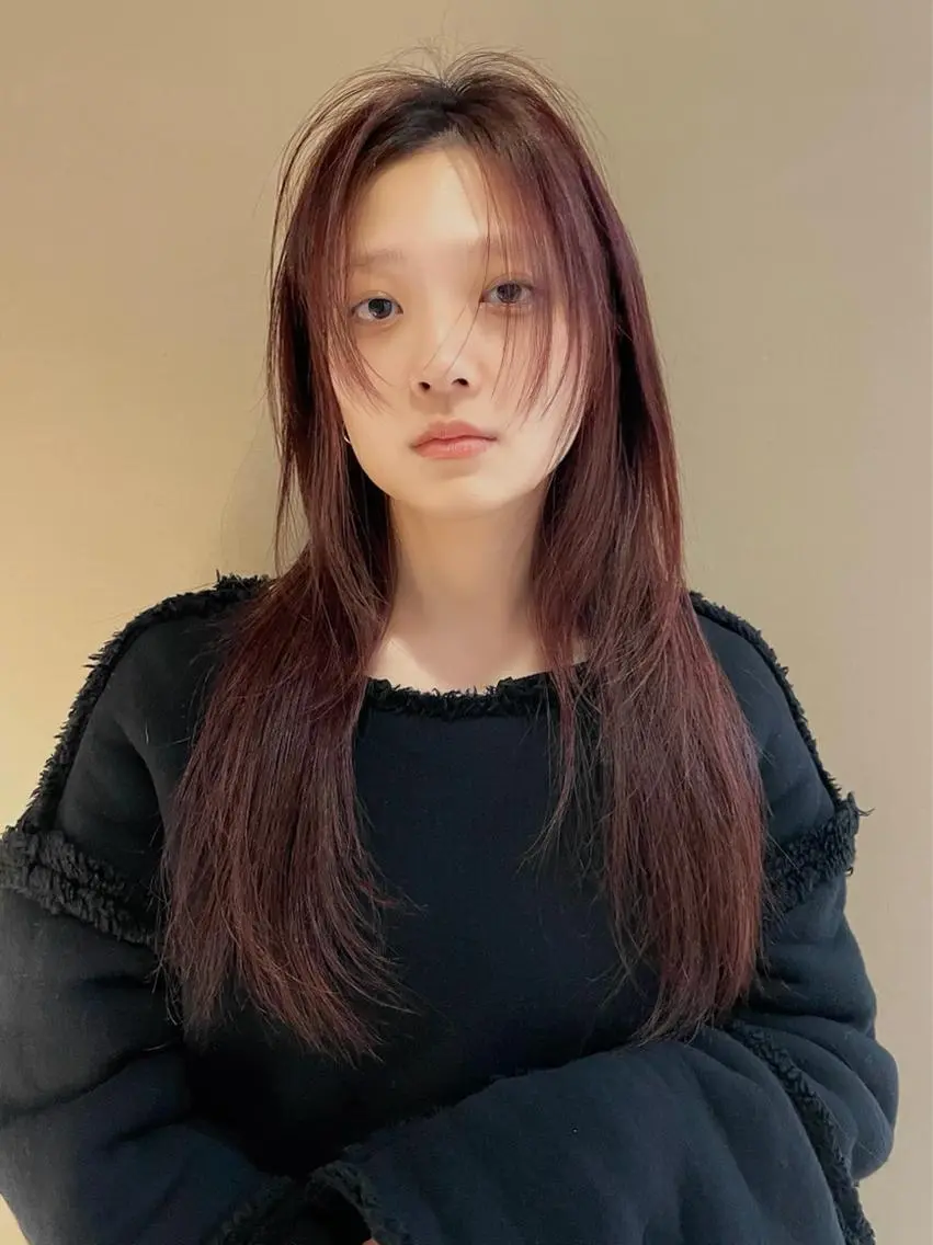 ミディアム カラー ピンクカラー レッドカラー レイヤーカット カット ヘアカラー トリートメント ブリーチ🧚 ボブ✍️レイヤーのヘアスタイル