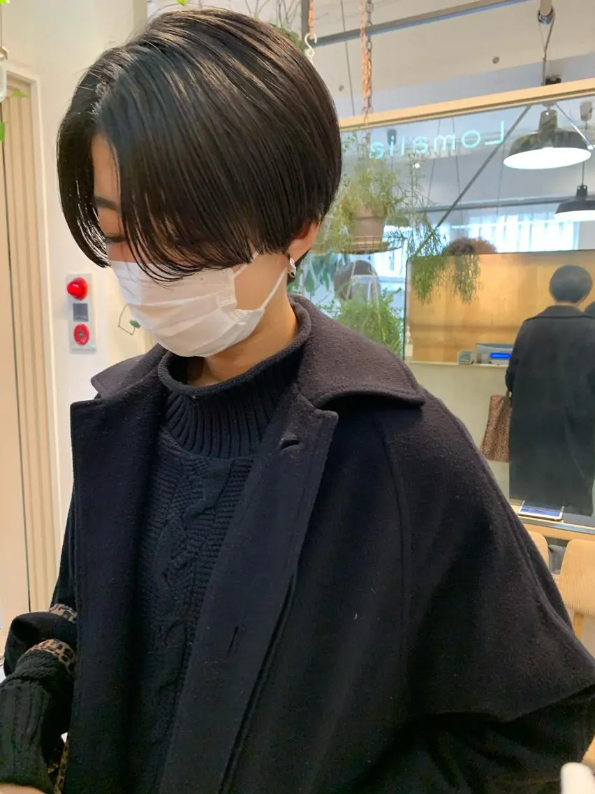 ショート カラー ネイル ハイトーンボブ 前田 表参道　グレージュのヘアスタイル