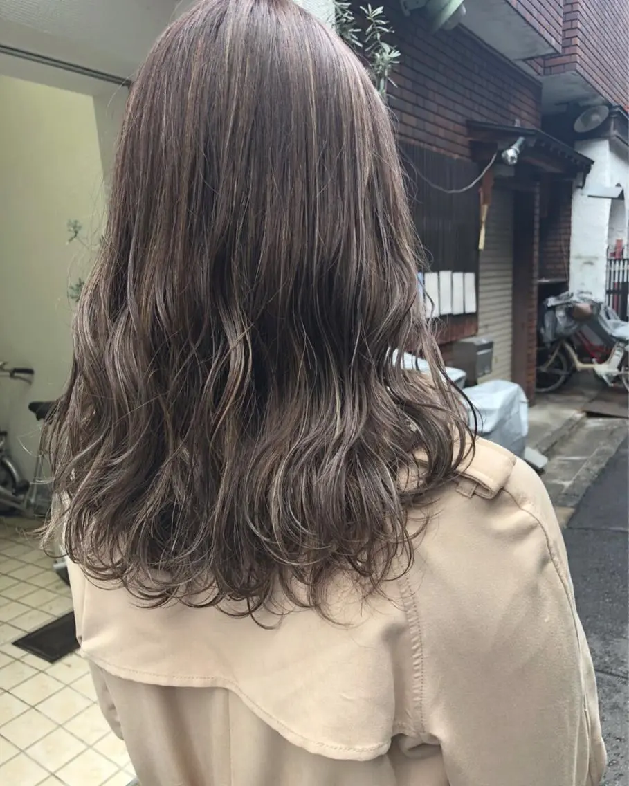 ミディアム カラー レイヤーカット 西村あきやのヘアスタイル