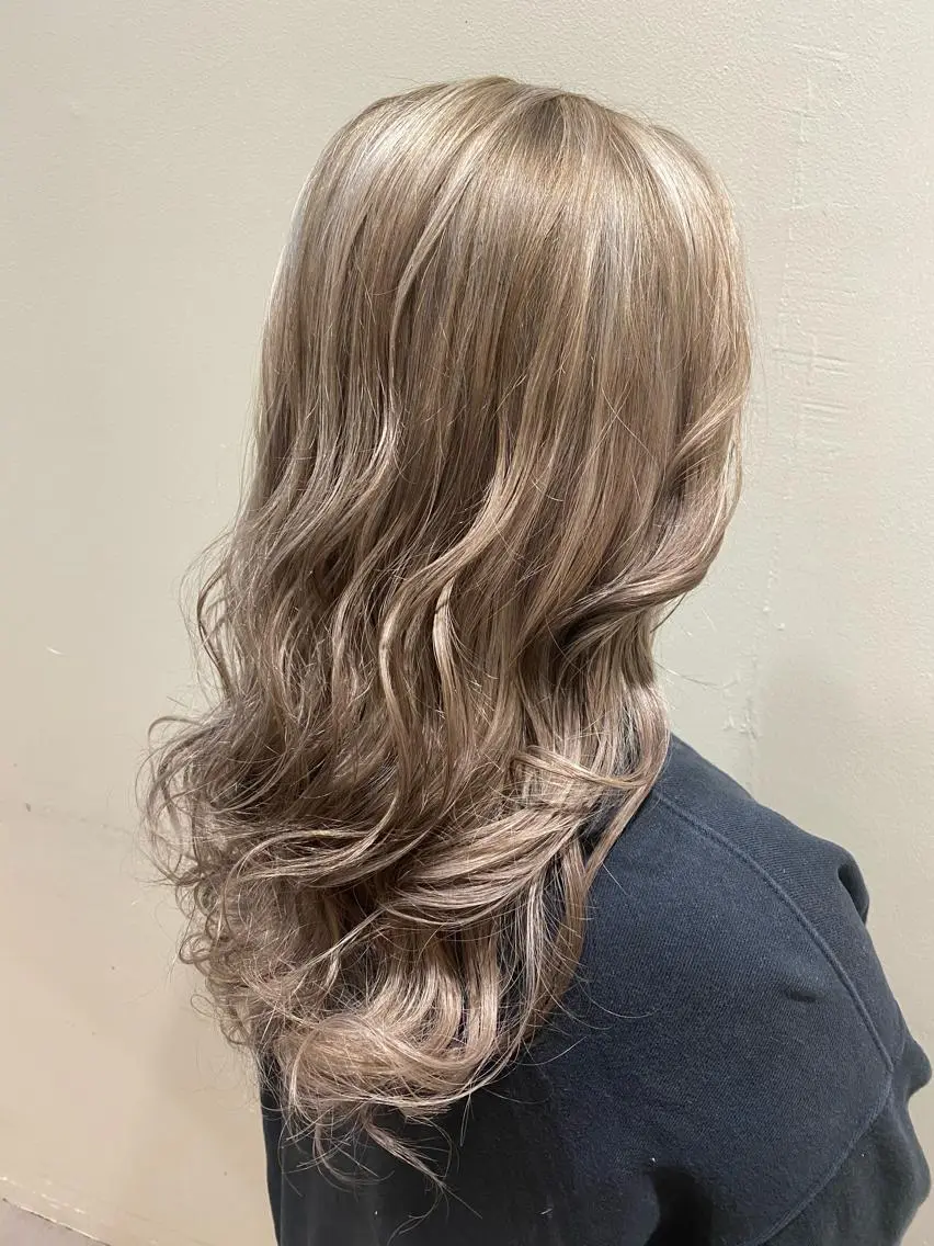 ロング カラー ブリーチ ハイライトカラー ハイライト ヘアカラー トリートメント ハイトーン/ブリーチ ルミエール/新栄/栄のヘアスタイル