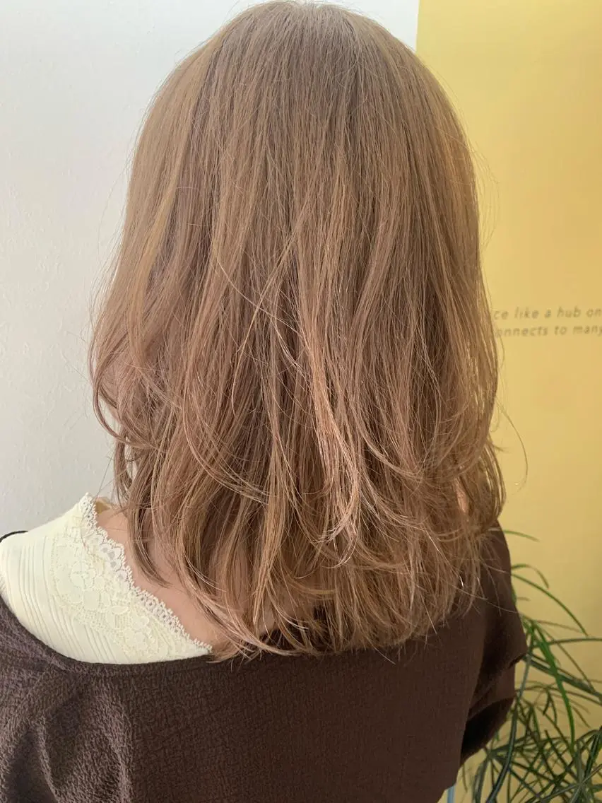 ミディアム カラー ベージュカラー ブリーチ カット ヘアカラー トリートメント hubhair レイヤー/透明感のヘアスタイル