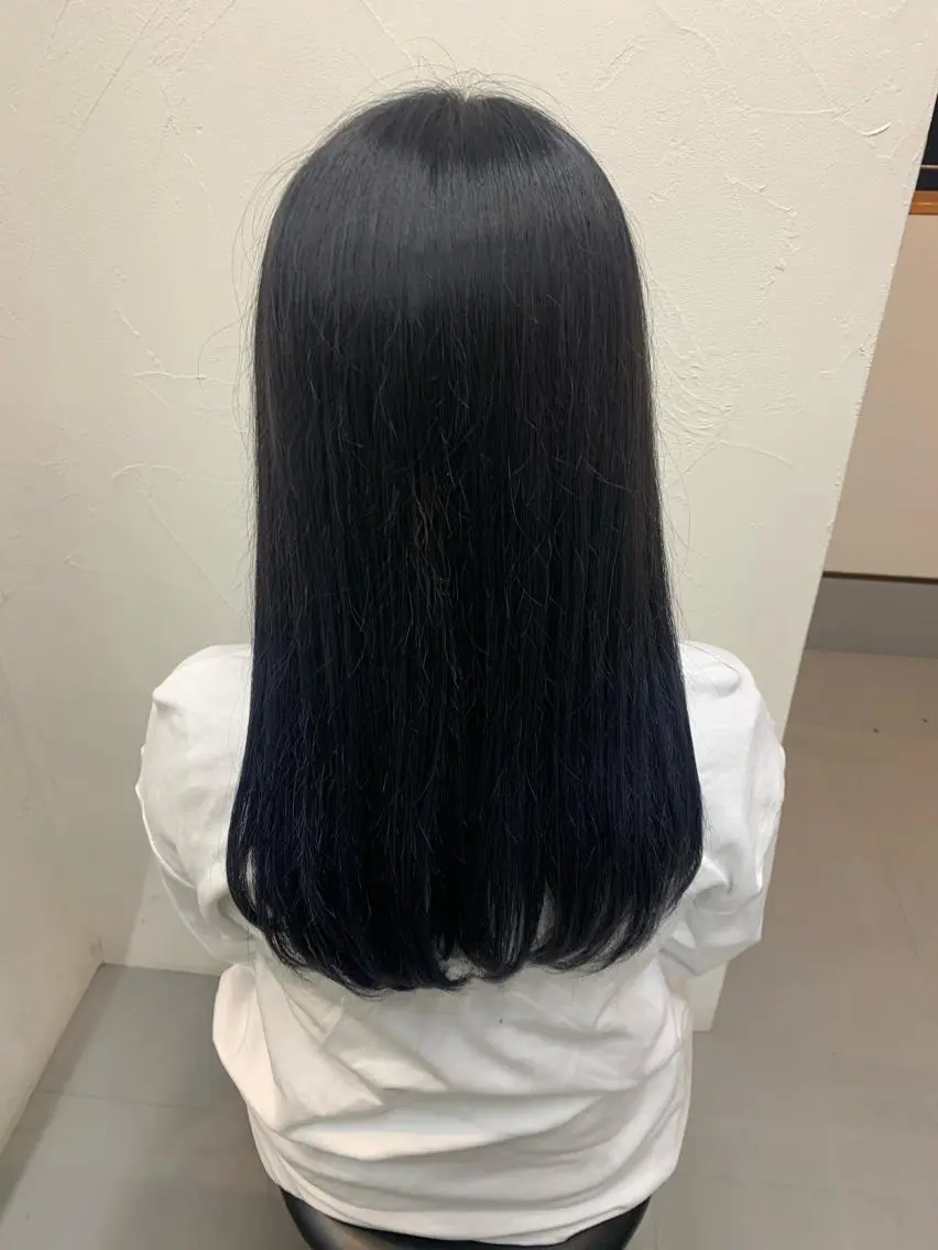 ロング カラー アッシュ 三好 羽美のヘアスタイル