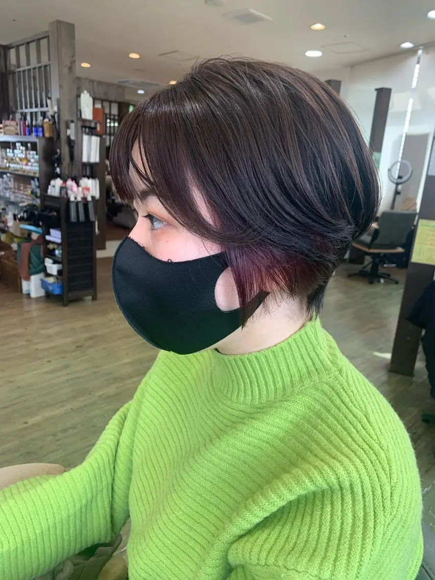 ショート カラー ブリーチ カット ヘアカラー 佐藤 瑚碧のヘアスタイル