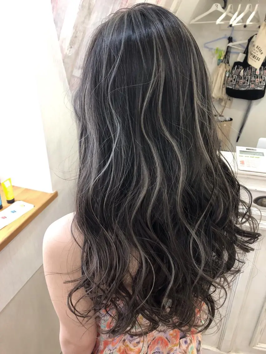 セミロング カラー 艶髪🫧髪質改善 縮毛矯正✨影山湧市のヘアスタイル