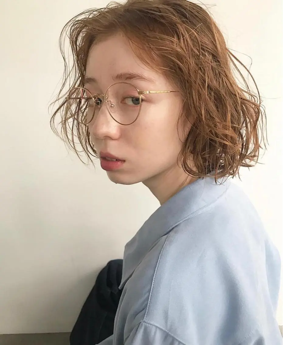 ミディアム パーマ 柴田 日菜子のヘアスタイル