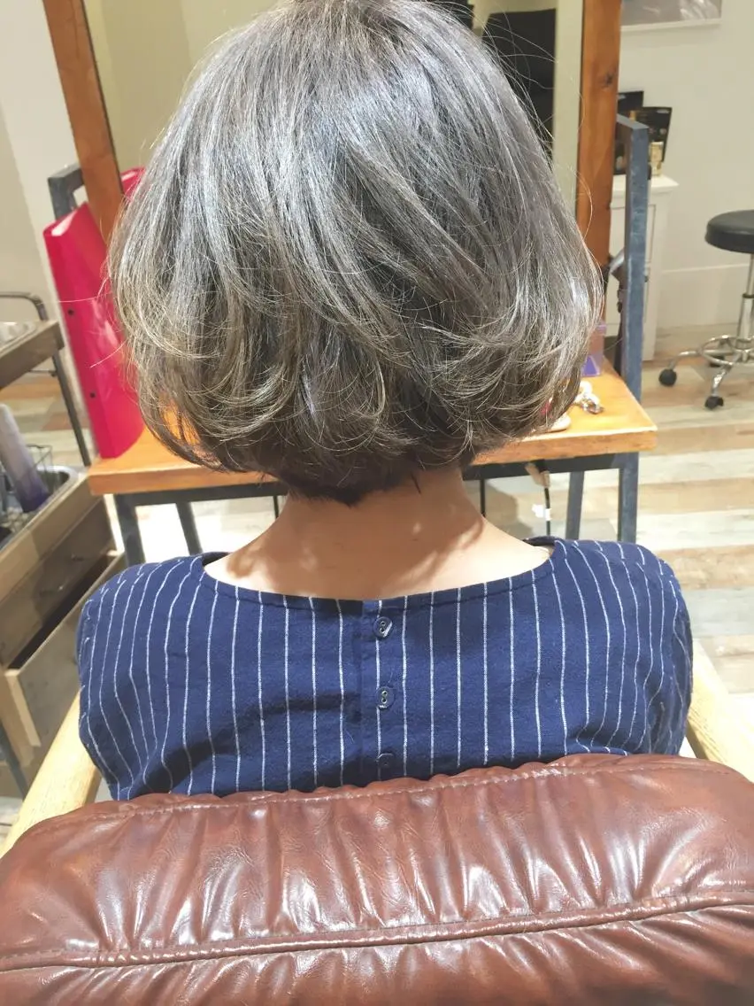 ショート カラー アッシュ シルバー シルバーアッシュ ボブ ハイトーン×髪質改善 KENTAのヘアスタイル