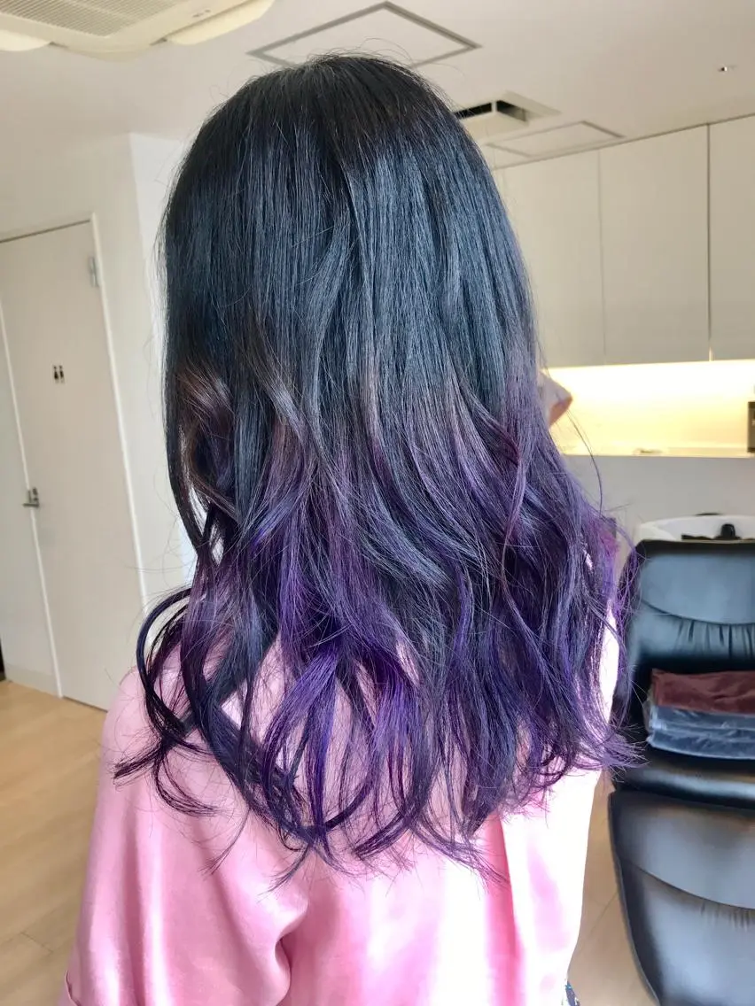 セミロング カラー グラデーションカラー パープルカラー インナーエクステ渋谷 🦋KAJIのヘアスタイル