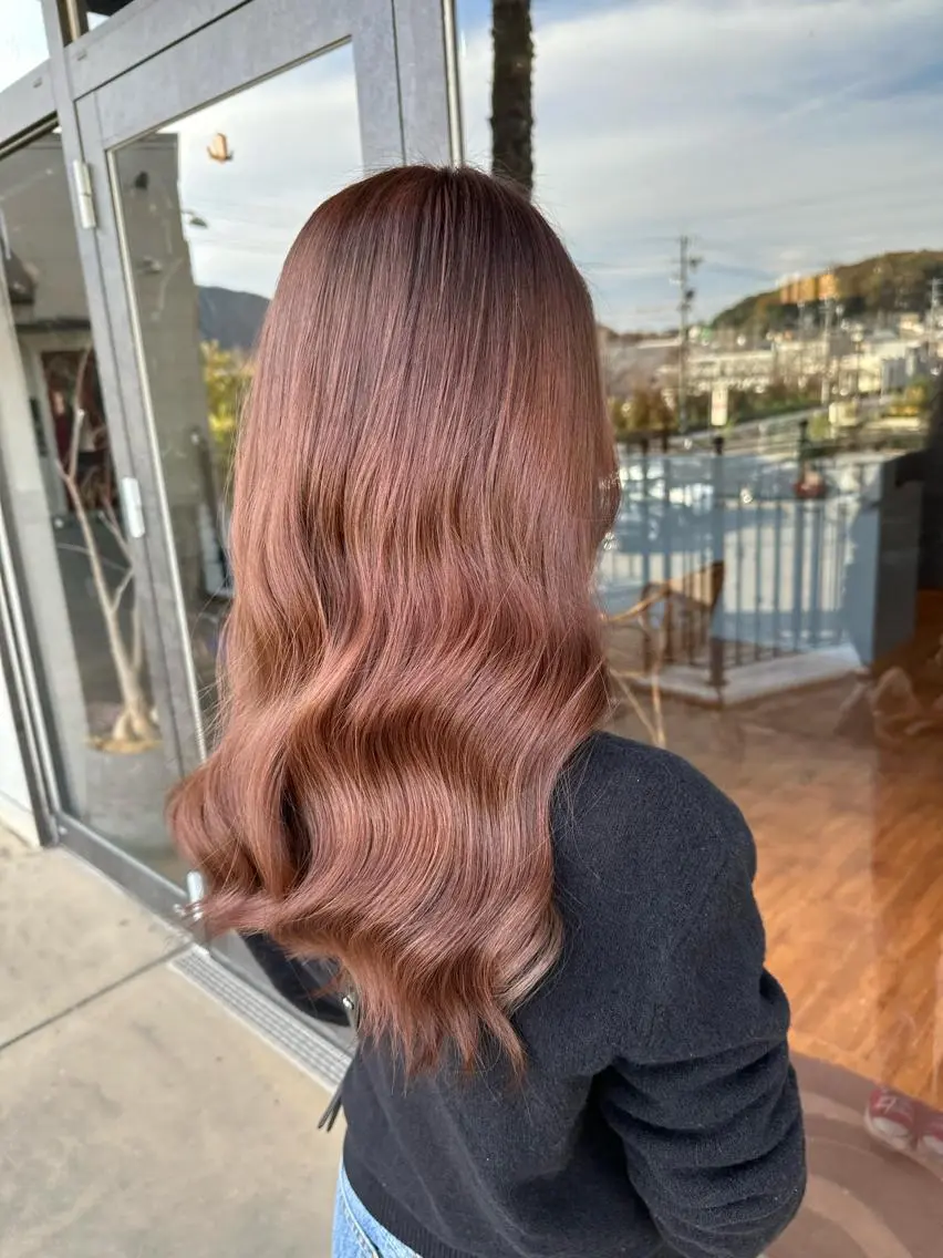 ロング カラー ブラウンカラー ピンクカラー ピンクブラウン ヘアカラー トリートメント 鵜飼 真伍のヘアスタイル