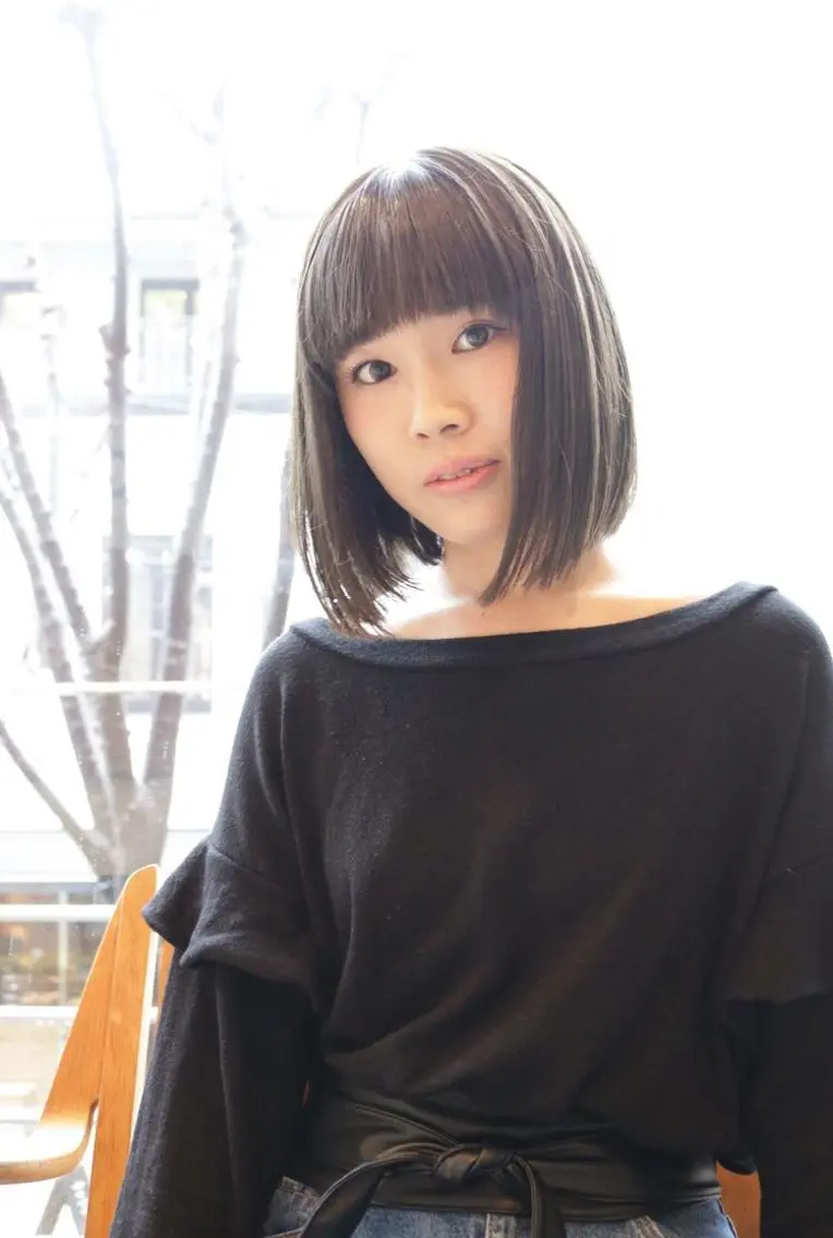 ミディアム 切りっぱなしボブ アッシュ ボブ ハイライト ニシムラ コウイチのヘアスタイル