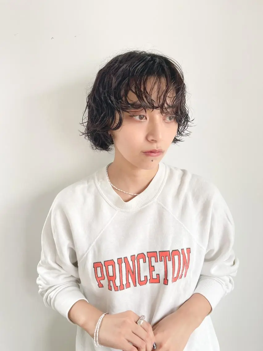ショート パーマ カラー アディクシーカラー ブリーチ ブロンド ブルーカラー ハイライトカラー カット ヘアカラー トリートメント CEINE+ officialのヘアスタイル