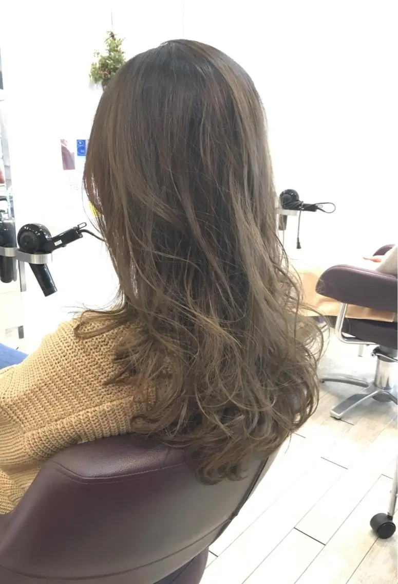 ロング カラー アディクシーカラー グレージュ 中村 よしひでのヘアスタイル
