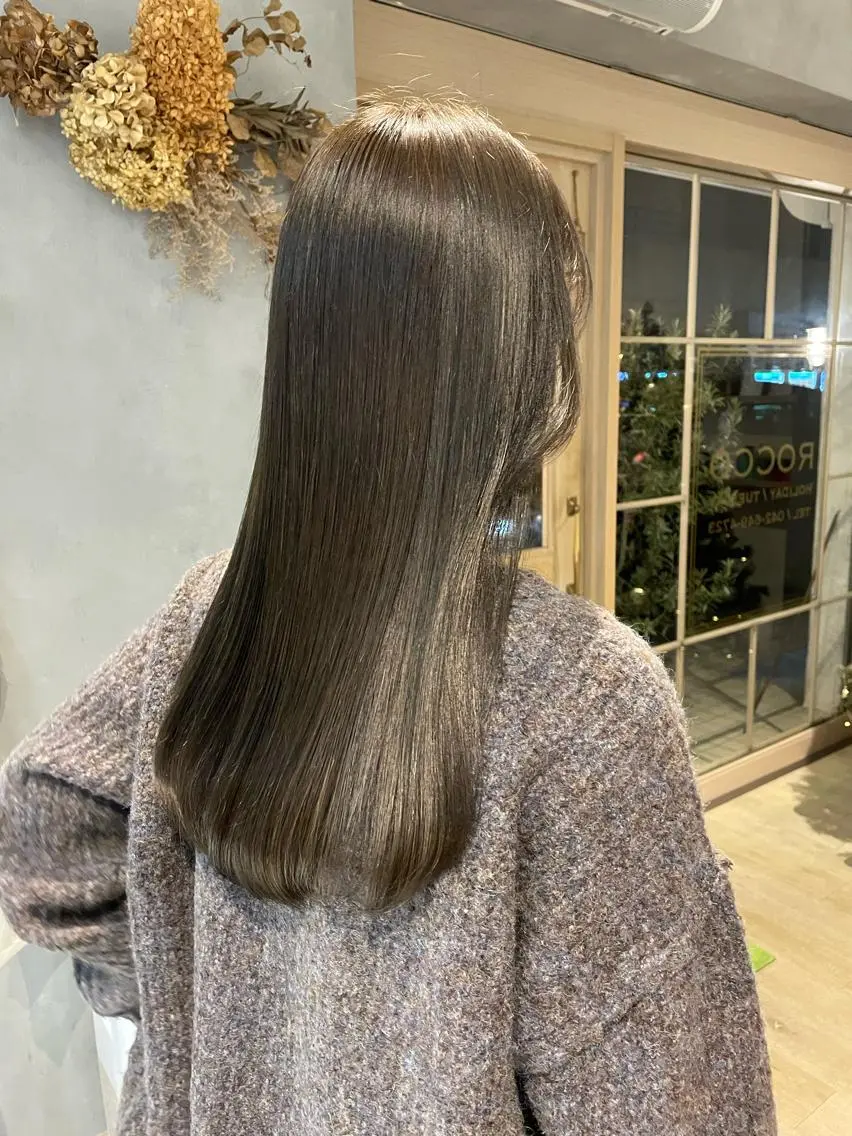 セミロング カラー グレージュ オリーブグレージュ オリーブグレー kanami - ROCCO -のヘアスタイル