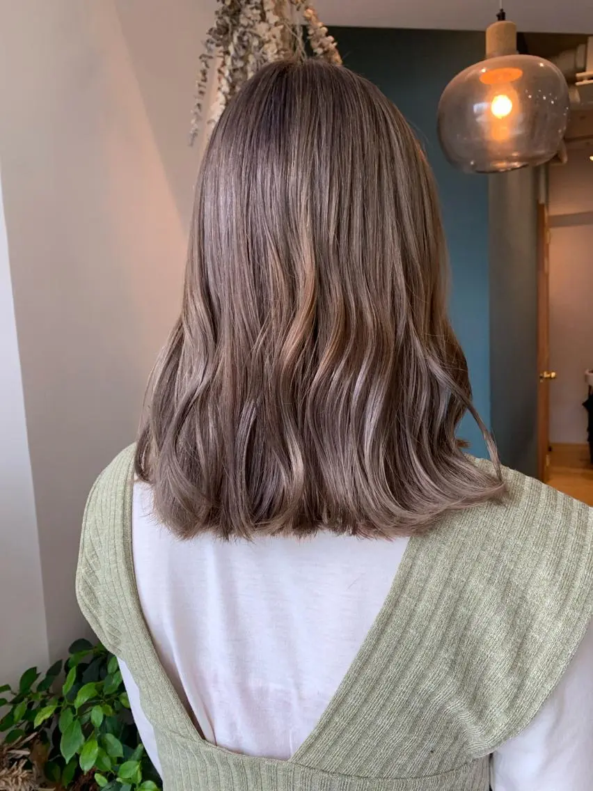 ミディアム カラー ベージュカラー ブリーチ ミルクティーベージュ ヘアカラー 中目黒🌼 🌼ハナのヘアスタイル