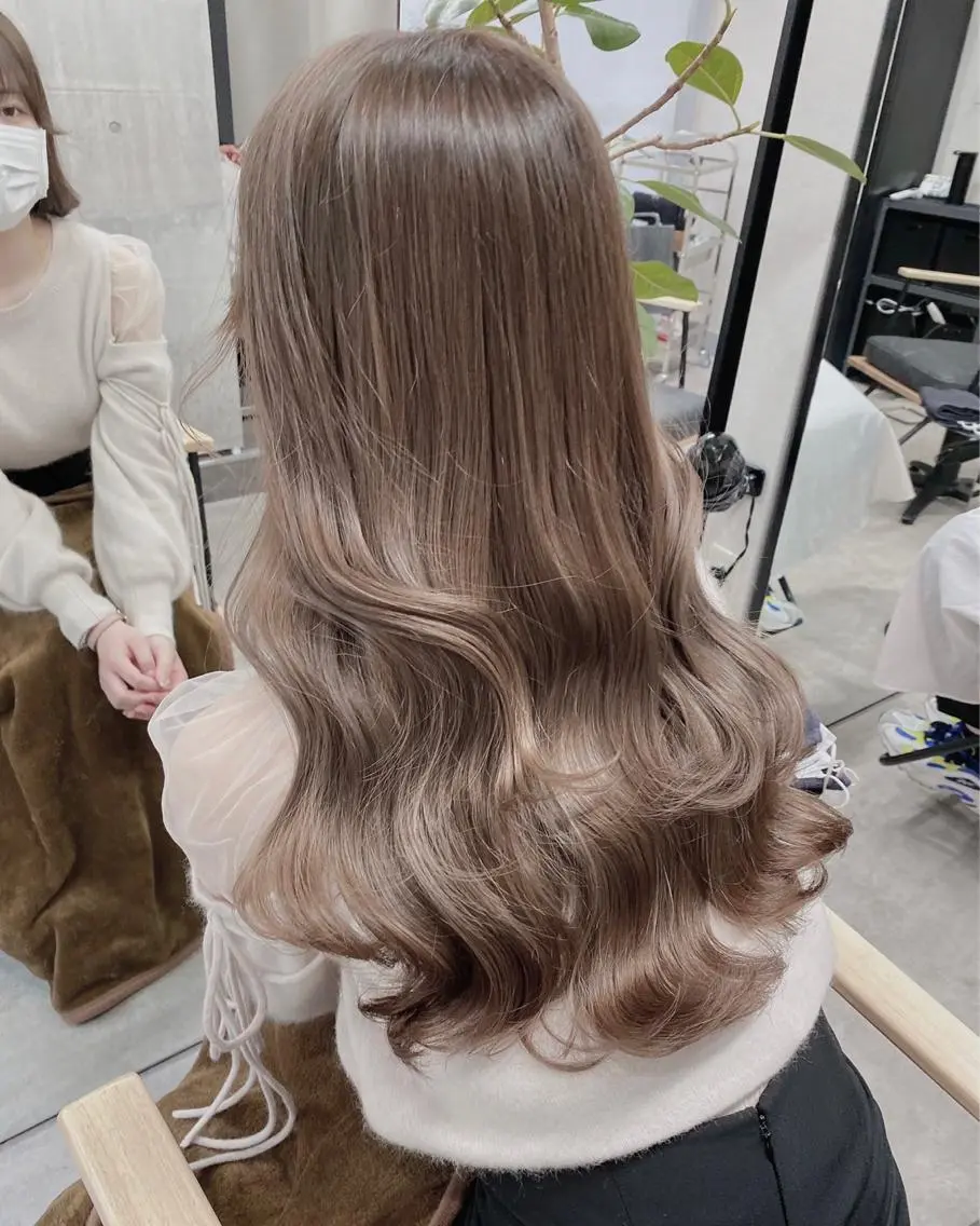 ロング カラー ブリーチ ヘアカラー 暖色カラー✨代表しげ オグジュアリーのヘアスタイル