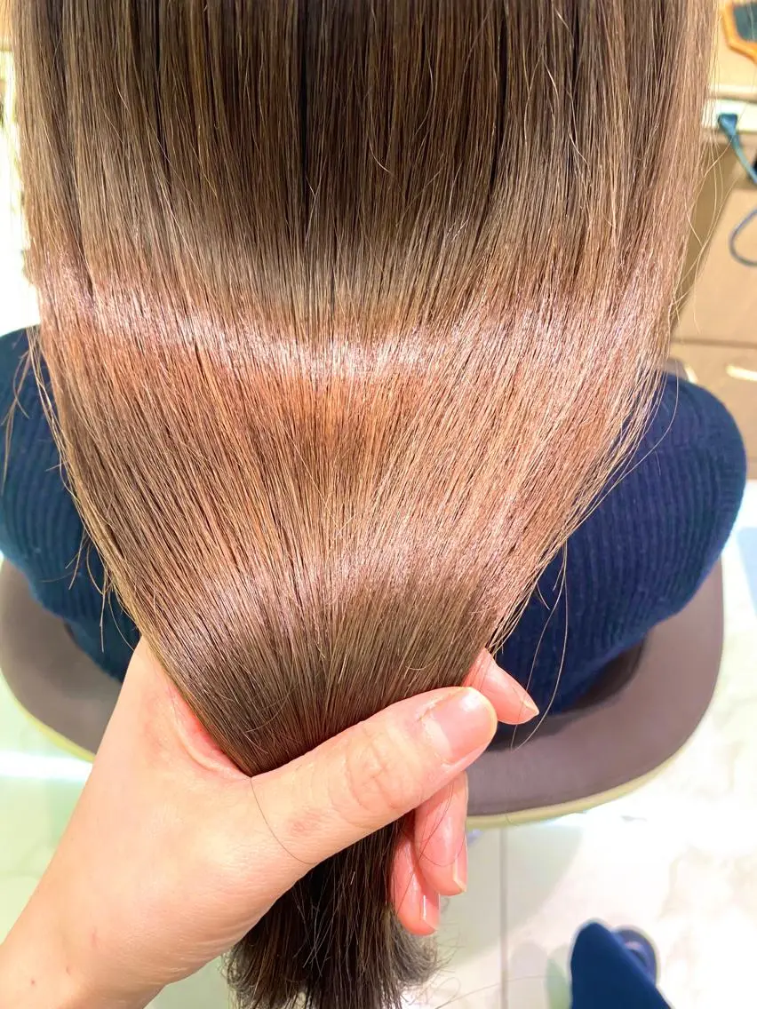 セミロング パーマ 渡部凌我 小顔ウルフ ハイトーンカラーのヘアスタイル
