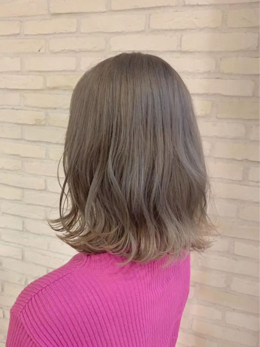 ミディアム カラー ベージュカラー ブリーチ ミルクティーベージュ 大平 美沙のヘアスタイル
