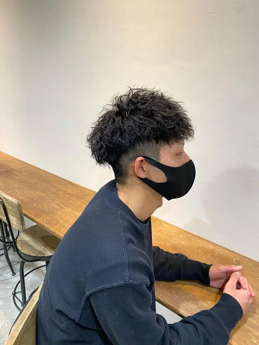 ショート パーマ メンズ メンズパーマ ツイストスパイラルパーマ スパイラルパーマ オカベ ショウマのヘアスタイル