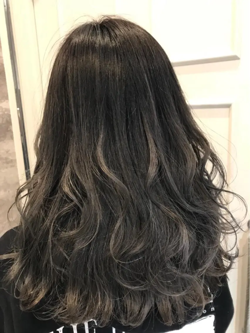 セミロング カラー グラデーションカラー グレージュ Blanco Color&Careのヘアスタイル