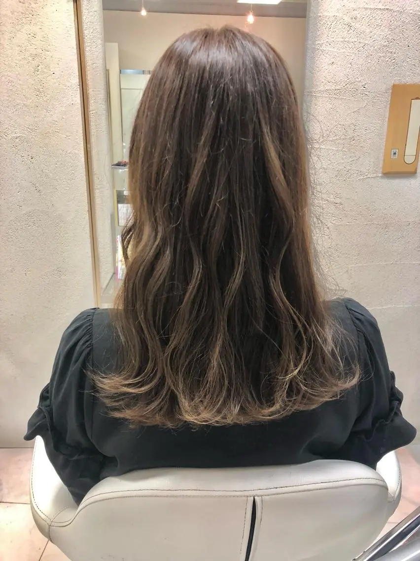ロング カット ヘアカラー トリートメント 阿部 美咲のヘアスタイル