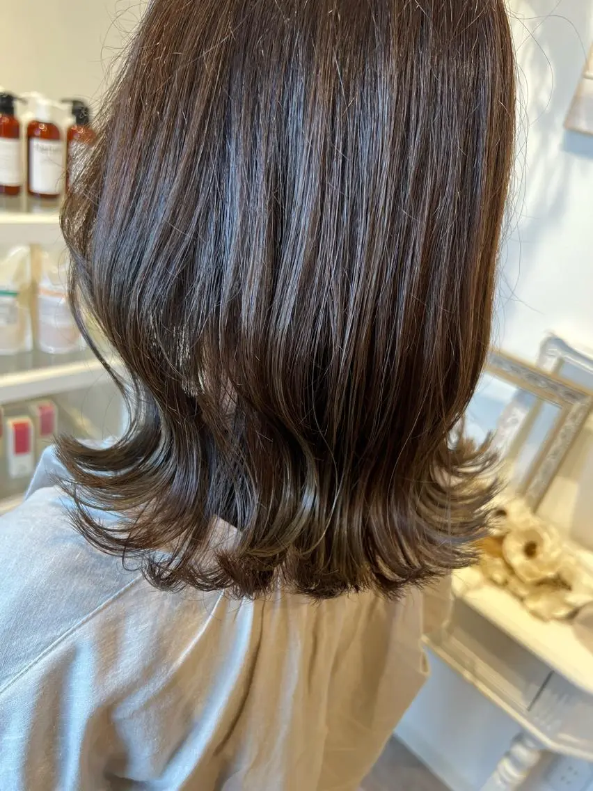 ミディアム カット ヘアカラー トリートメント 井上 美春のヘアスタイル