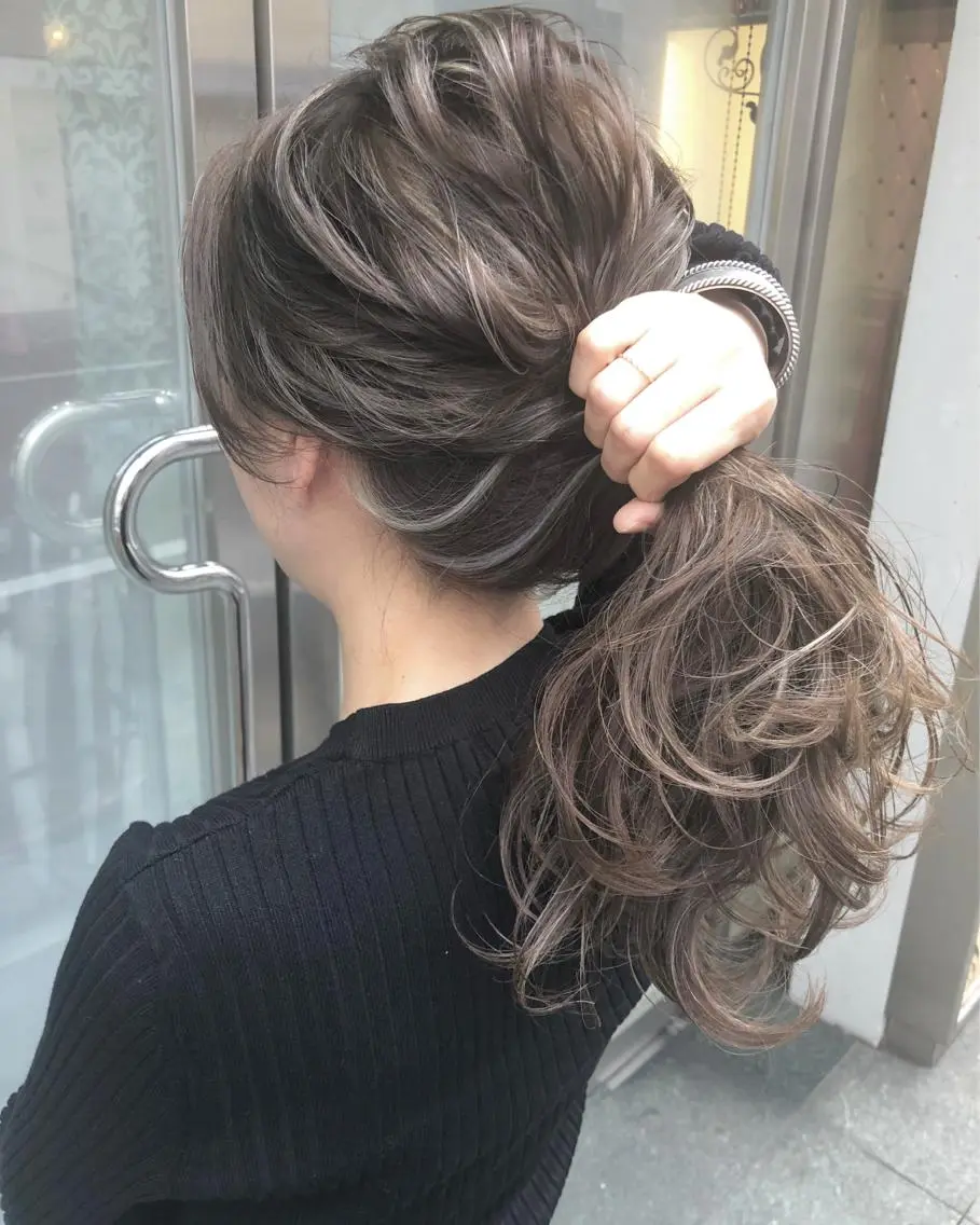 セミロング カラー ハイライトカラー ハイライト トップスタイリスト 小澤純一のヘアスタイル