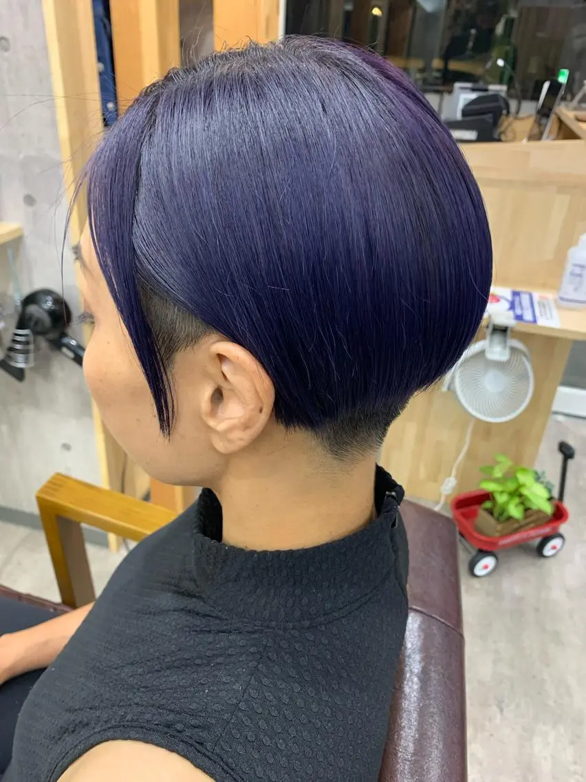 ショート カラー バレイヤージュ ブリーチ ブルーカラー ブルーバイオレット ケアブリーチ memento 斎藤大覚のヘアスタイル