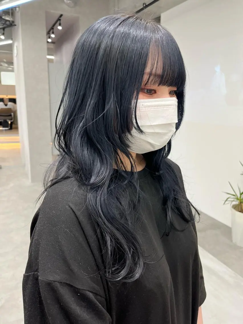 カラー 黒髪 ブルーカラー ブルーブラック 中村 彩夏のヘアスタイル