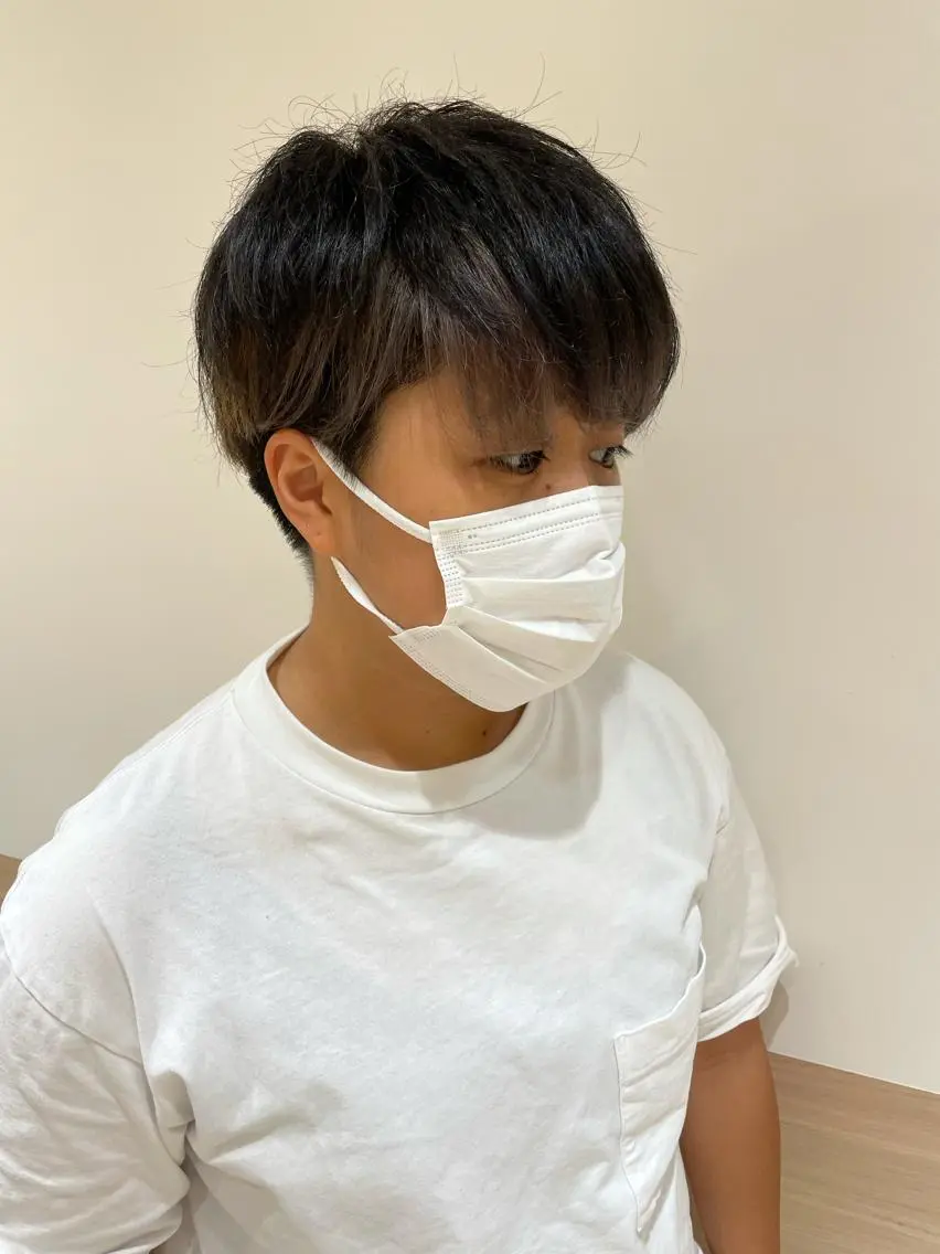 ショート カラー ベージュカラー 黒髪 ブリーチ ブルーカラー ブルーブラック ヘアカラー 天野 瑠真のヘアスタイル