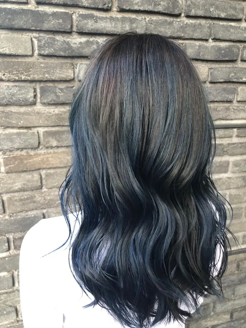 ロング カラー ブルーカラー 佐伯 凌太郎のヘアスタイル