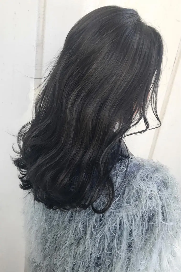 セミロング カラー ダークグレー ダークグレージュ グレージュ ハイライトカラー ハイライト 若杉 諒のヘアスタイル
